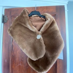 Adrianna Papell Stole